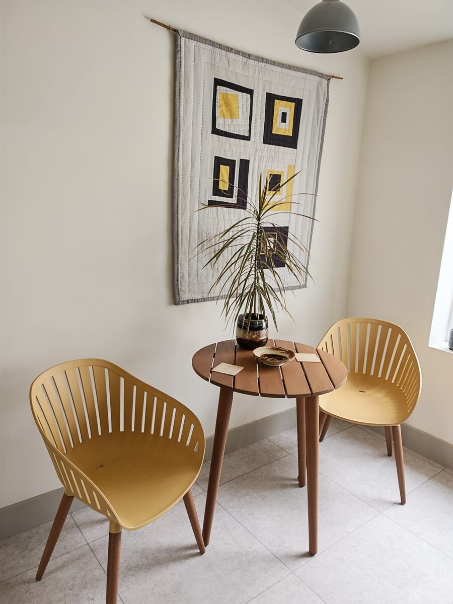 Clean and neatly presented holiday let dining area