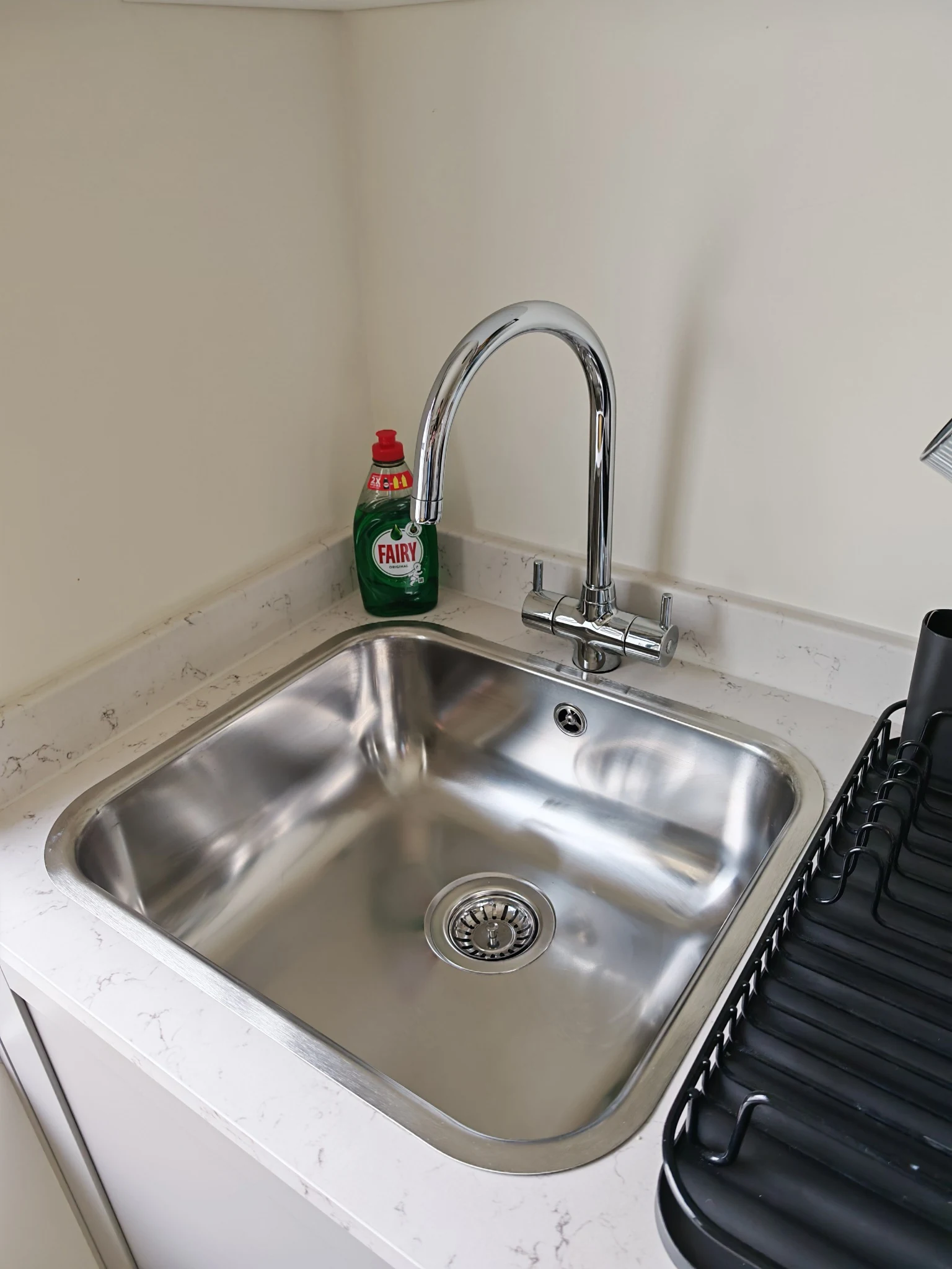 Holiday let kitchen sink