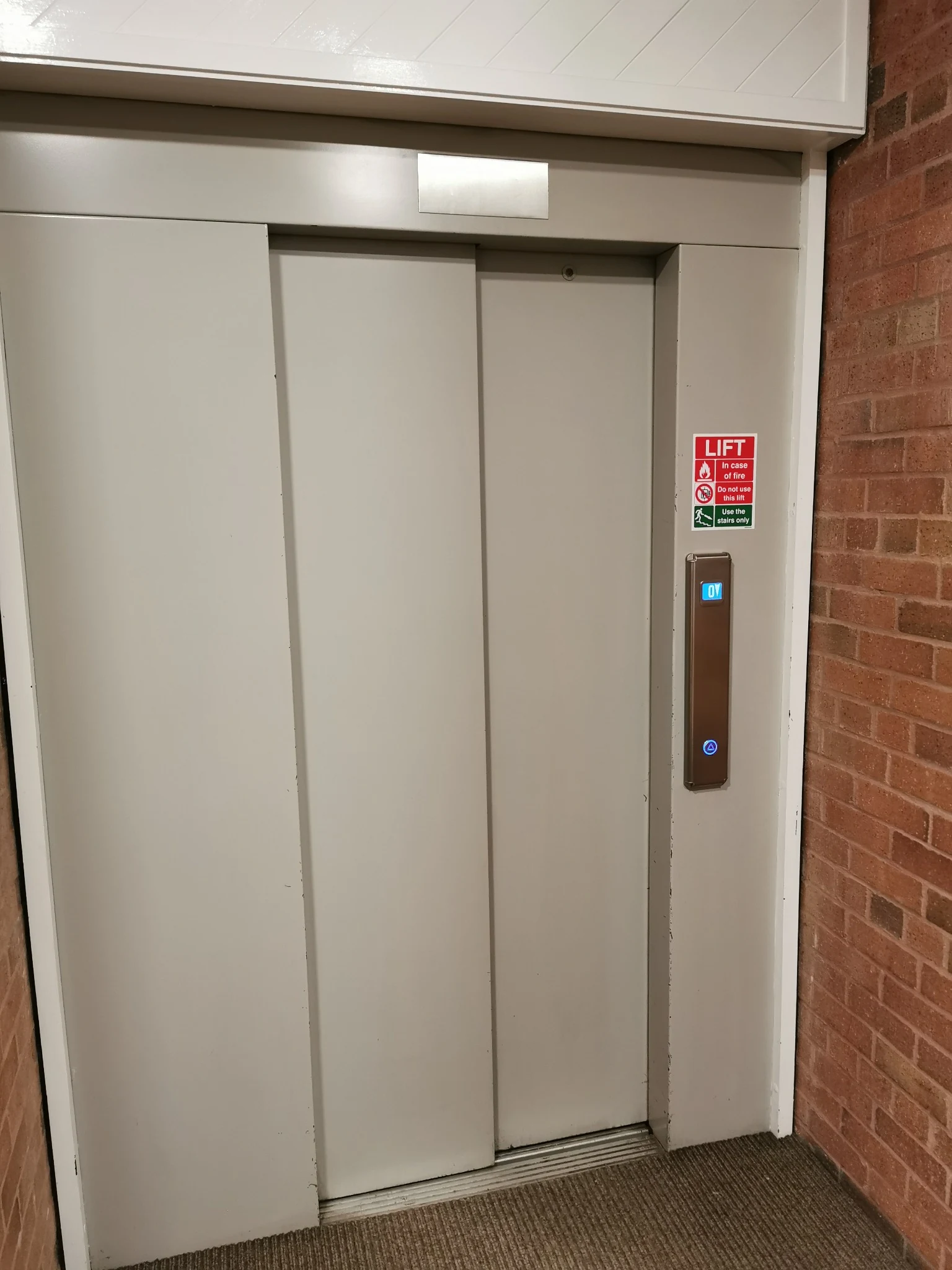 Clean commercial lift